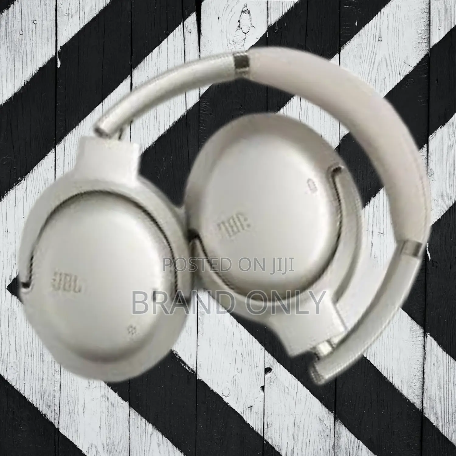 JBL Tour One M2 Active Versatile Listening Modes Offered