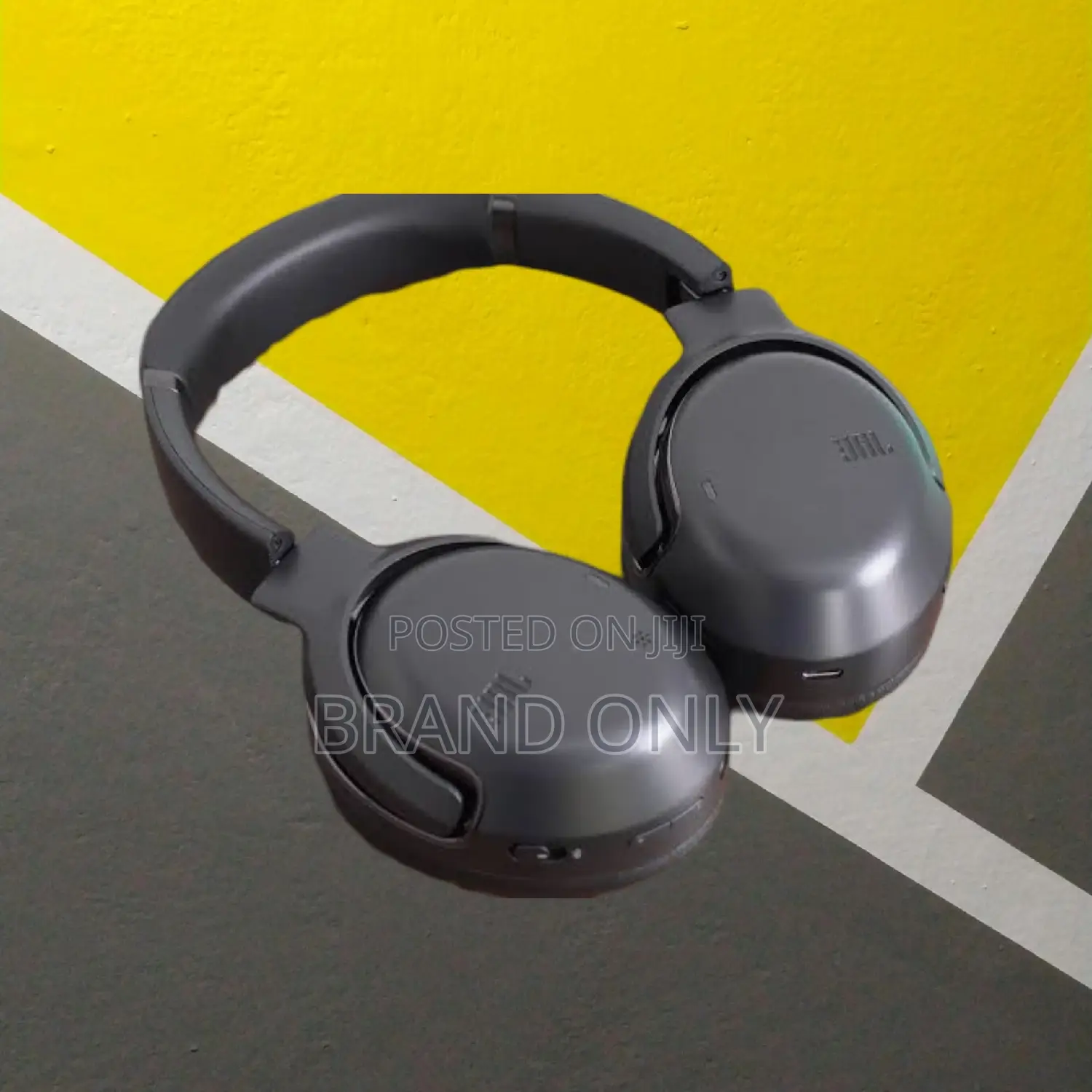 JBL Tour One M2 Active Stylish and Modern Aesthetic Appeal