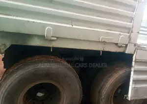 Hh ተሳቢ
•2016
•25 ሽ ታርጋ
•ጎማ አለው
••3,300,000