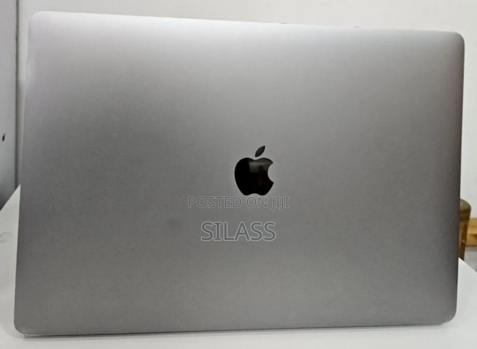 New Laptop Apple MacBook Pro 2018 16GB Intel Core I7 SSD 512GB