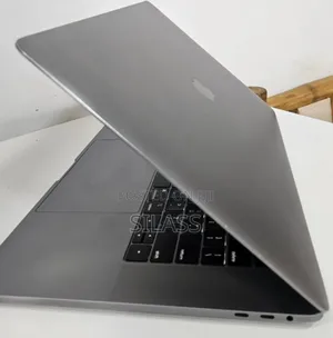 New Laptop Apple MacBook Pro 2018 16GB Intel Core I7 SSD 512GB