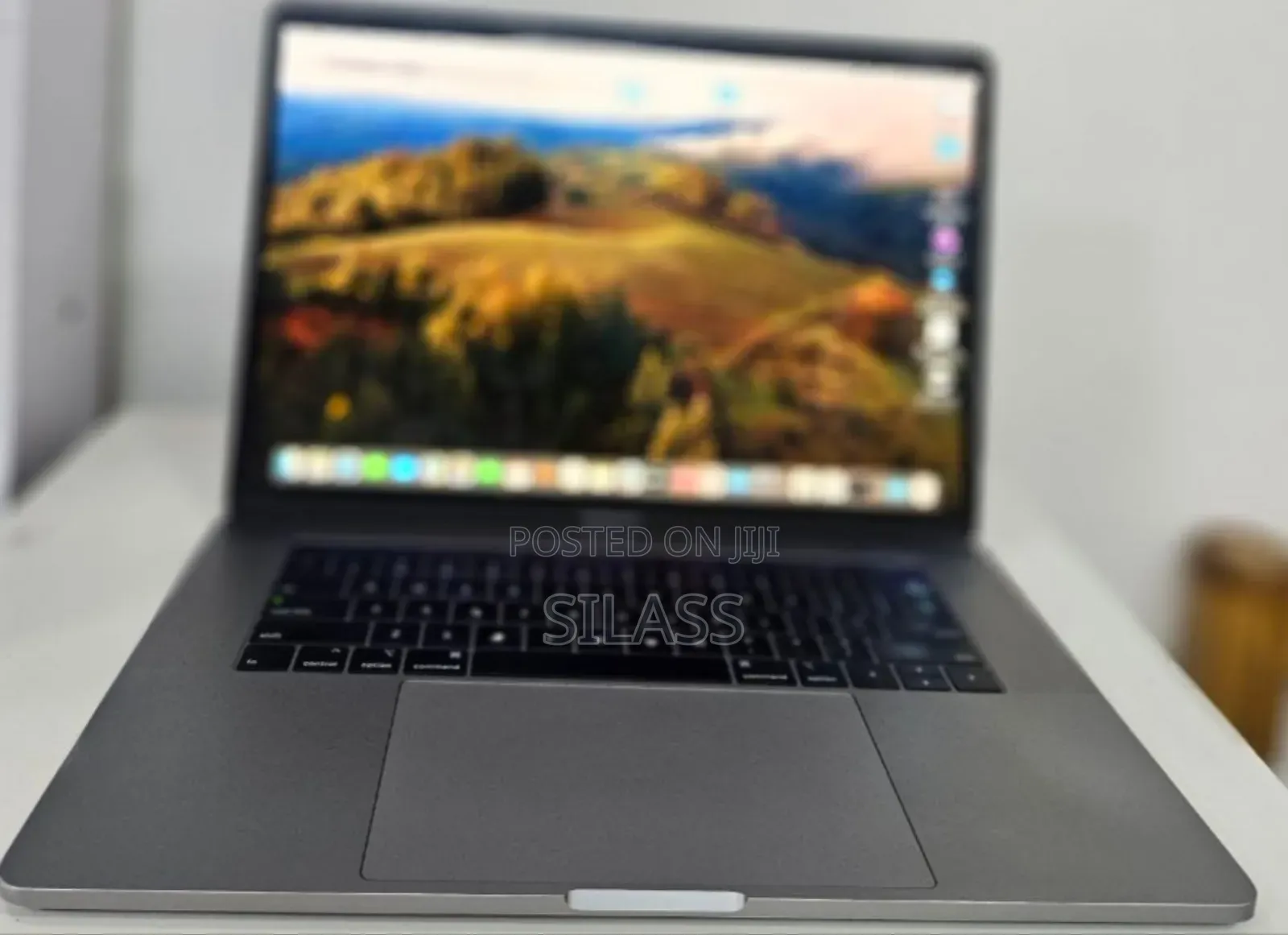 New Laptop Apple MacBook Pro 2018 16GB Intel Core I7 SSD 512GB