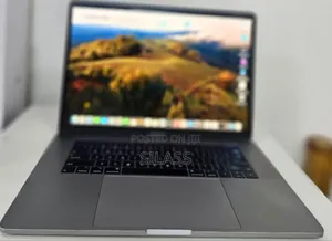 New Laptop Apple MacBook Pro 2018 16GB Intel Core I7 SSD 512GB