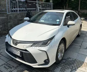 Toyota Corolla SE 2022 White