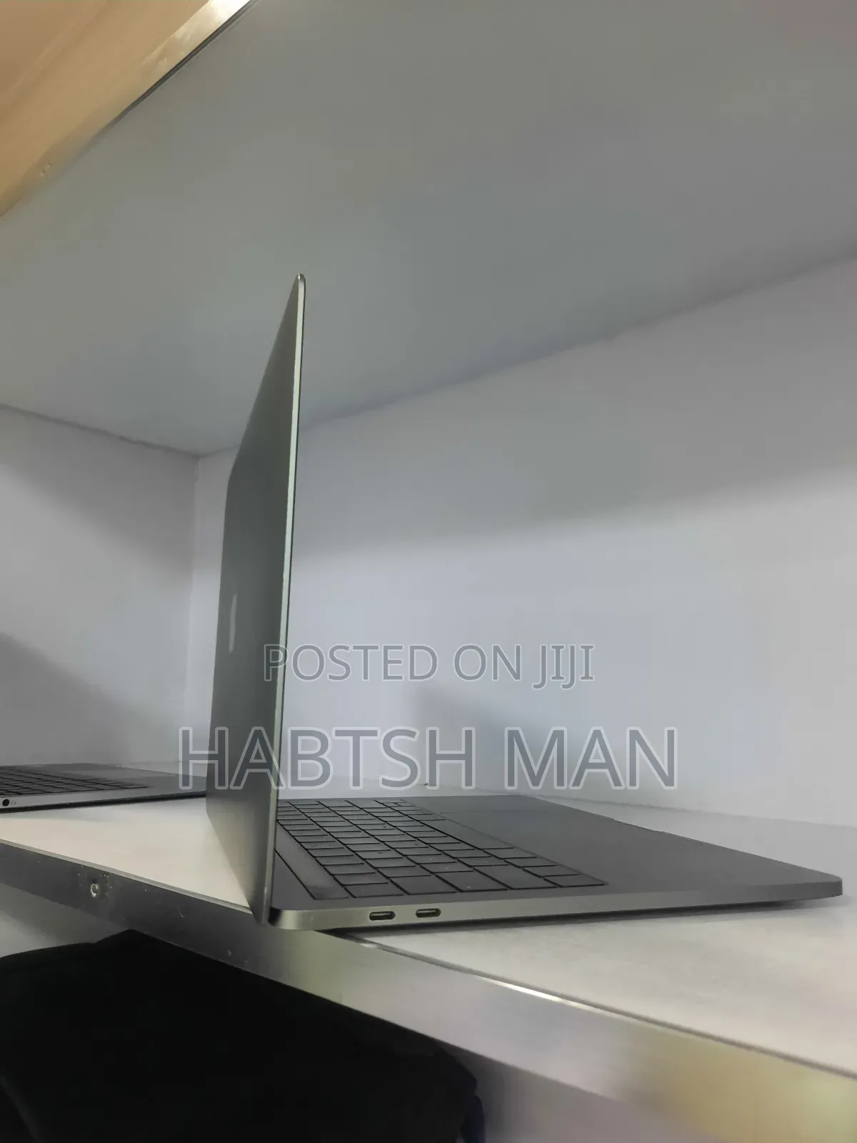 New Laptop Apple MacBook Pro 2017 8GB Intel Core I5 SSD 256GB