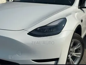 Tesla Model Y 75D kWh Long Range RWD 2023 White
