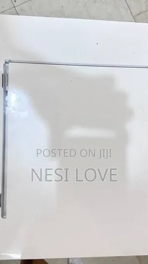 Photo - New Laptop Apple MacBook Air 2022 M2 8GB SSD 256GB