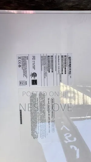 New Laptop Apple MacBook Air 2022 M2 8GB SSD 256GB