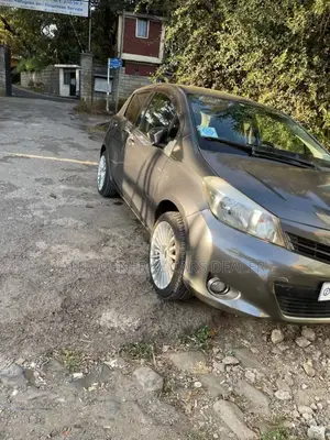 Toyota Yaris 2011 Gray