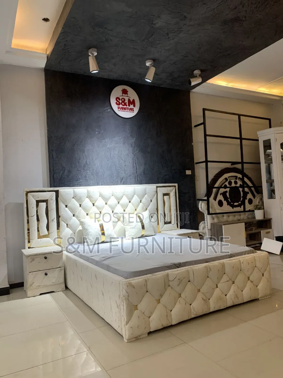 Matchless 1.50 Meter Bed With Durability.