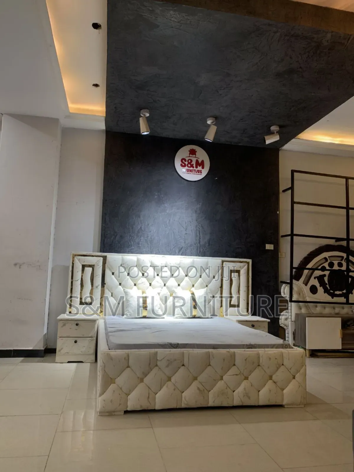 Matchless 1.50 Meter Bed With Durability.