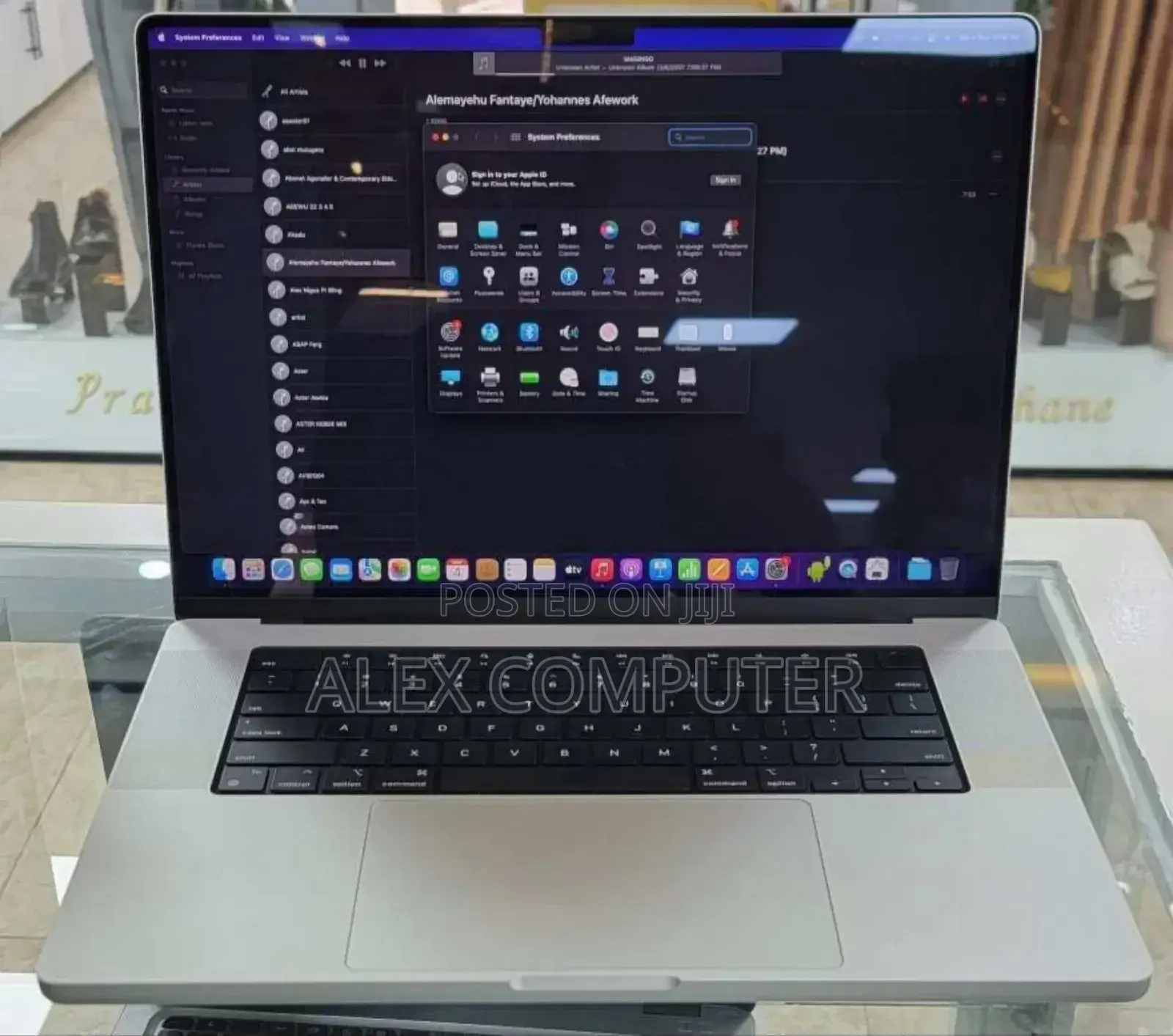 New Laptop Apple MacBook Pro M1 16GB Apple M1 Pro SSD 512GB