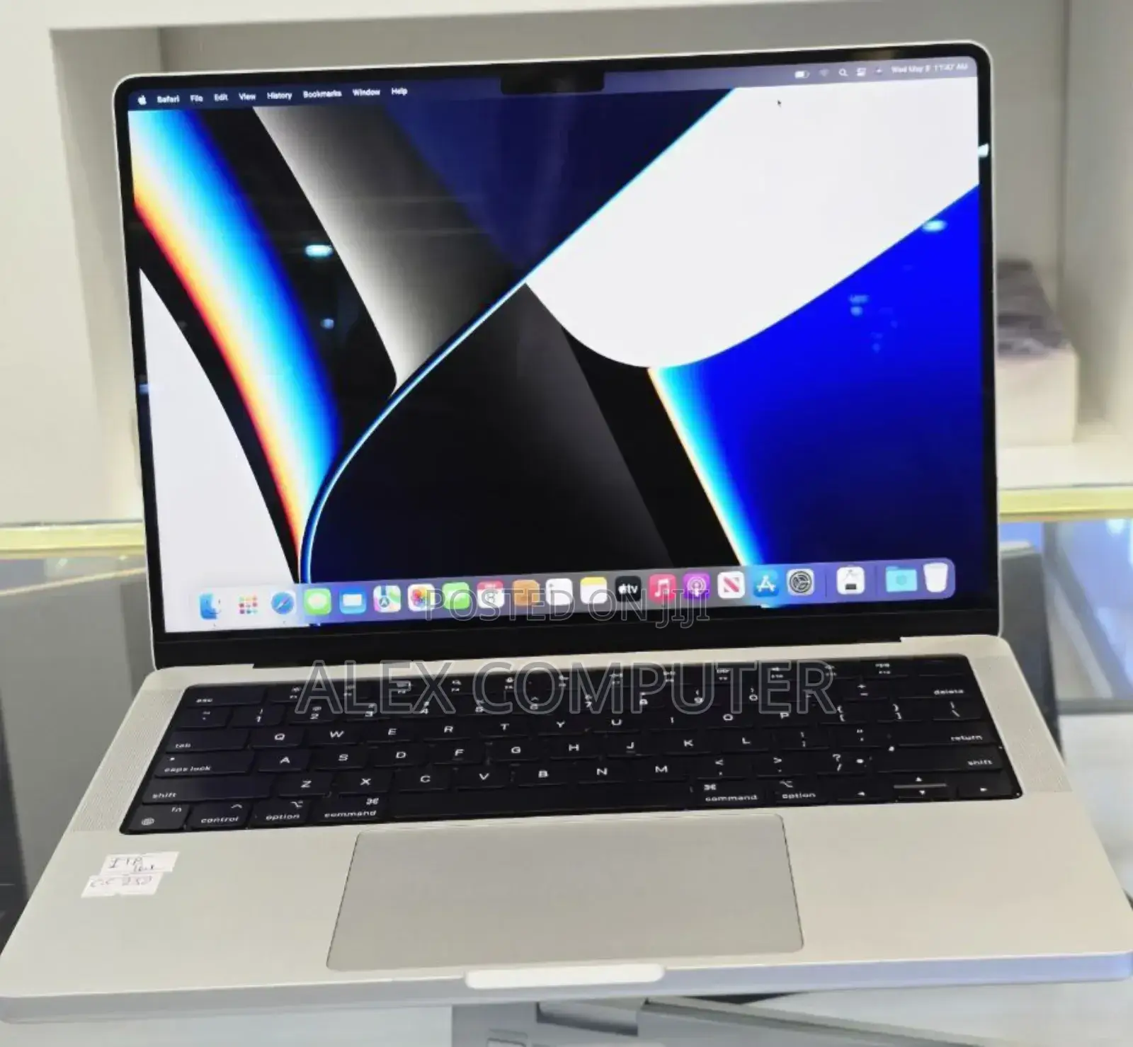 New Laptop Apple MacBook Pro M1 16GB Apple M1 Pro SSD 512GB