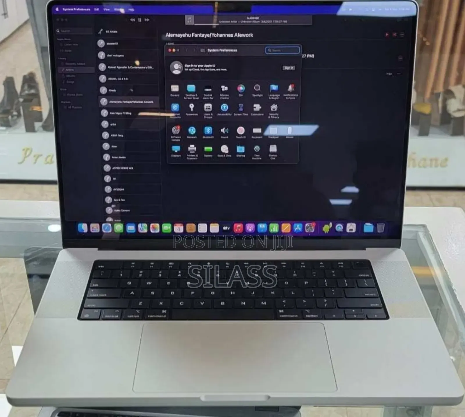 New Laptop Apple MacBook Pro M1 16GB Apple M1 Pro SSD 512GB