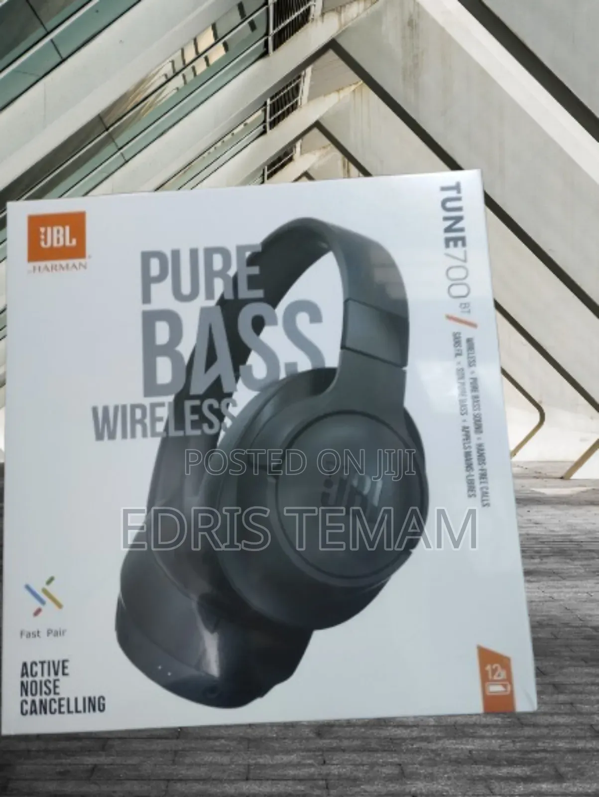 JBL Tune 700bt: Comfortable Wireless Over-Ear Design