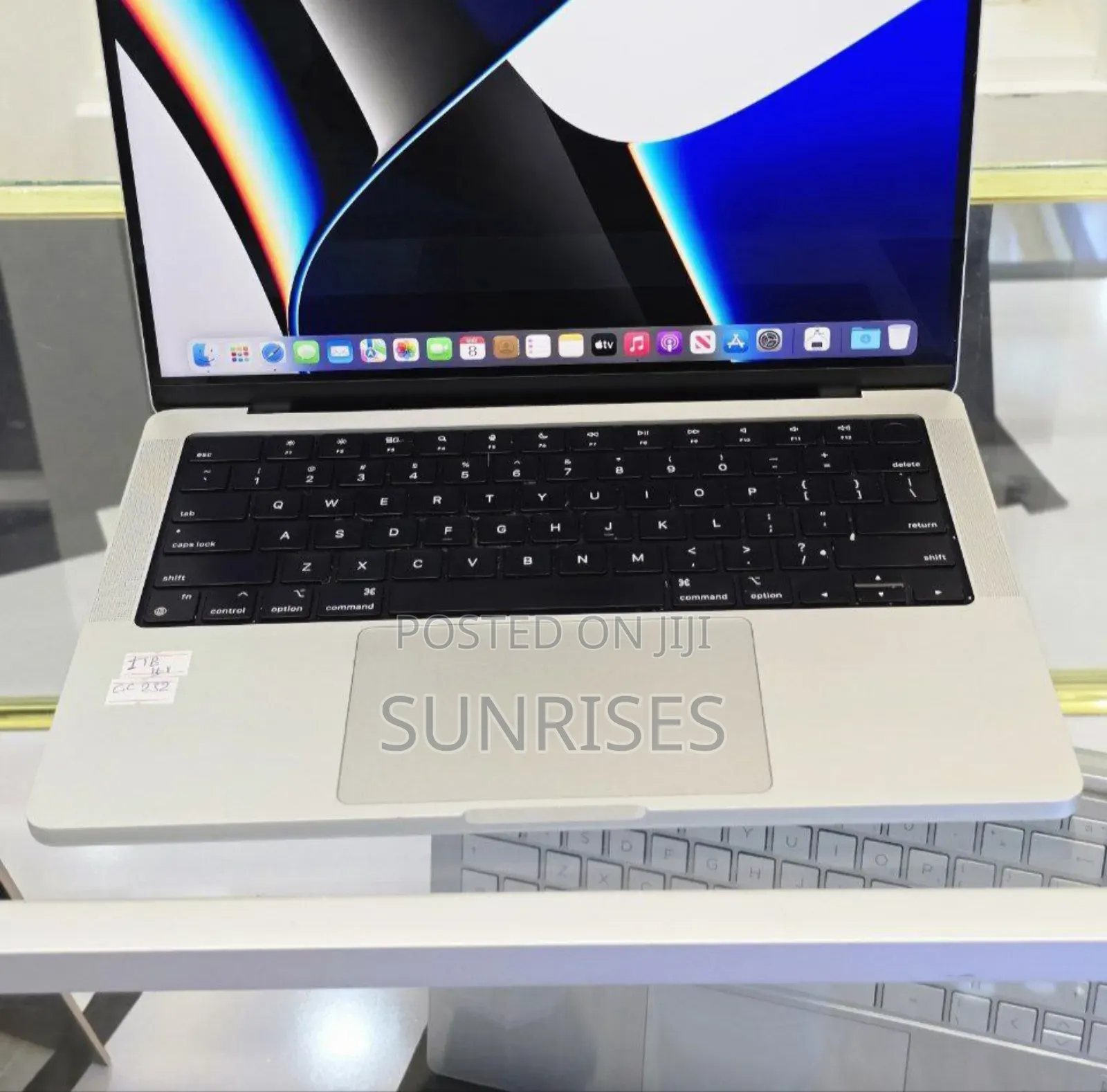 New Laptop Apple MacBook Pro M1 16GB Apple M1 Pro SSD 512GB