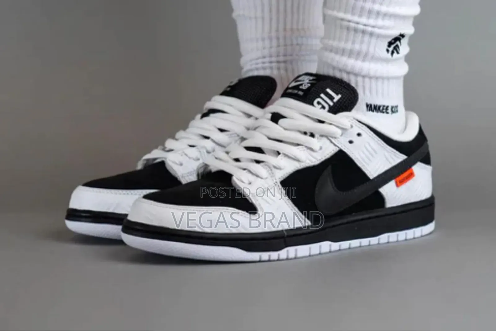 Nike SB Dunk Low Black White Sneaker Master Quality Shoes