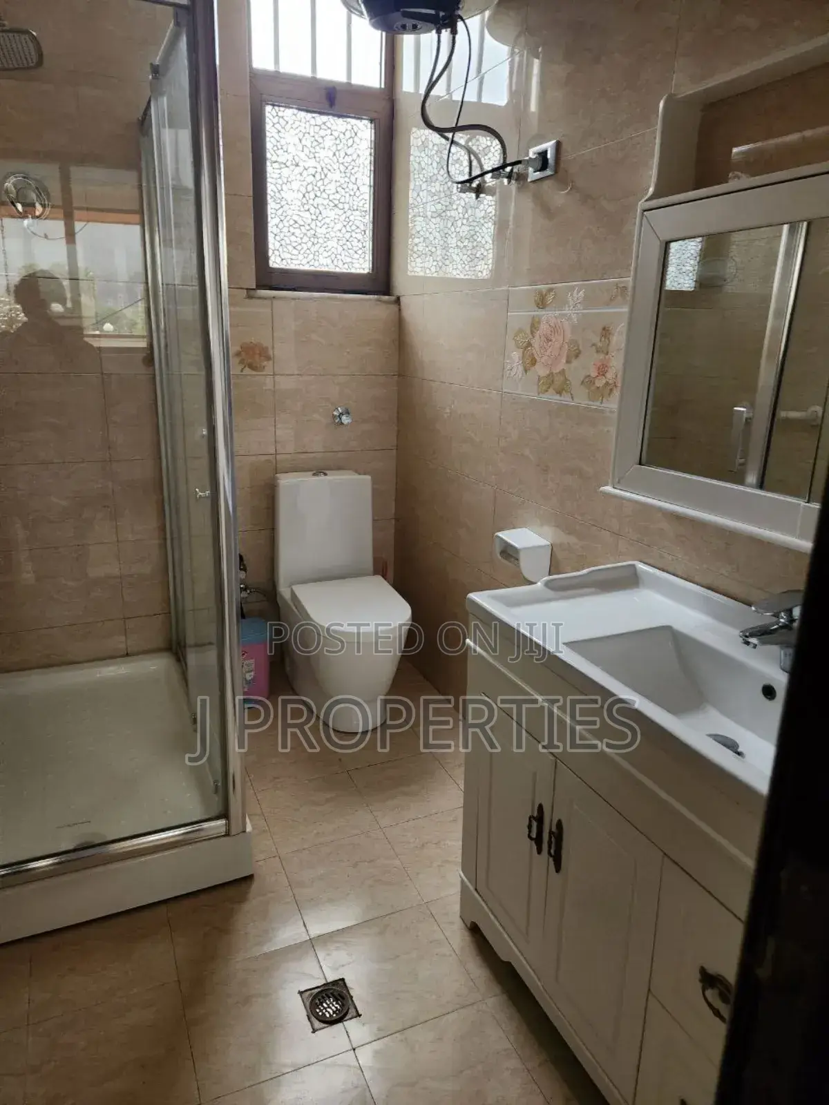 Furnished 5bdrm Townhouse / Terrace in Arada for rent