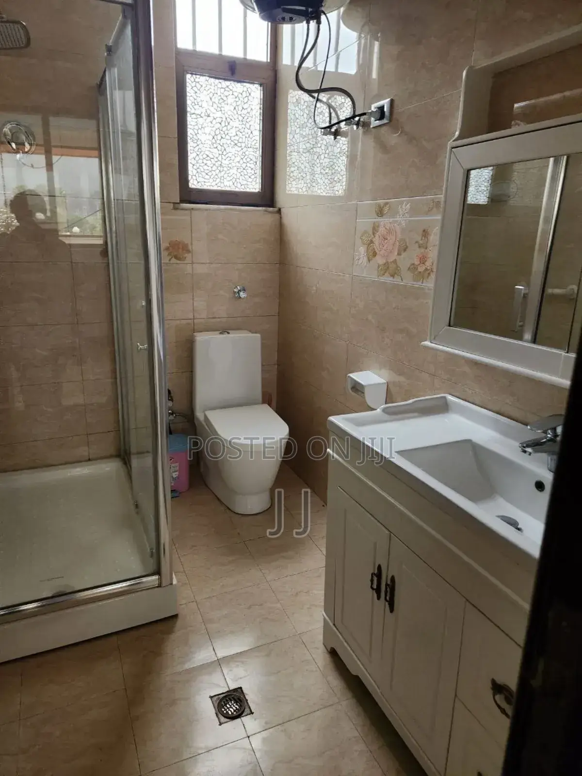 Furnished 5bdrm Townhouse / Terrace in Arada for rent