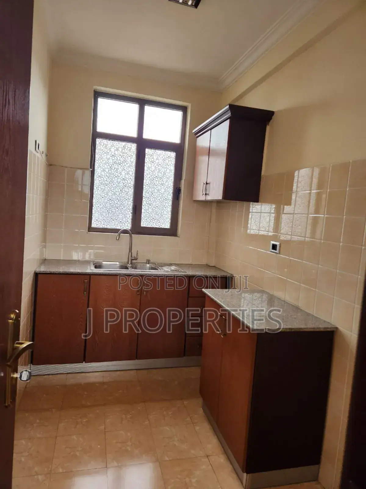 Furnished 5bdrm Townhouse / Terrace in Arada for rent