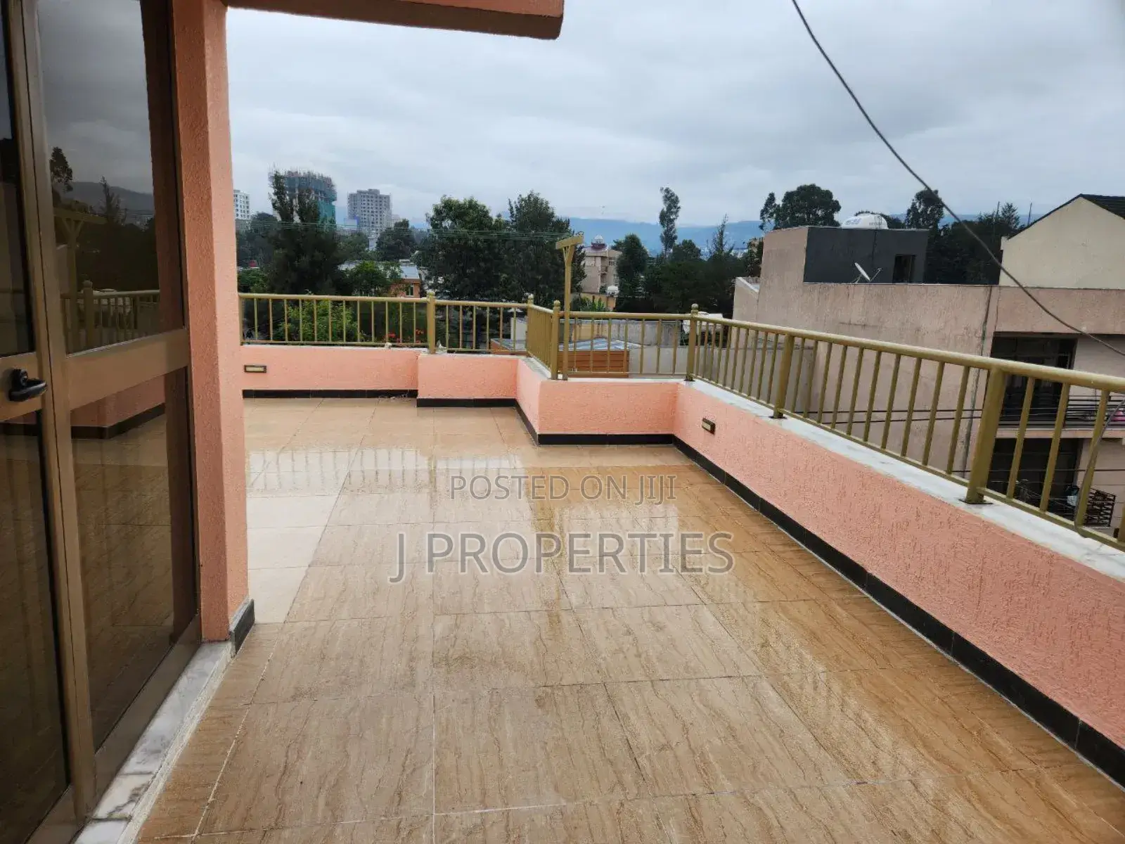 Furnished 5bdrm Townhouse / Terrace in Arada for rent
