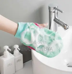 Photo - Exfoliating Bath Scrub Glove