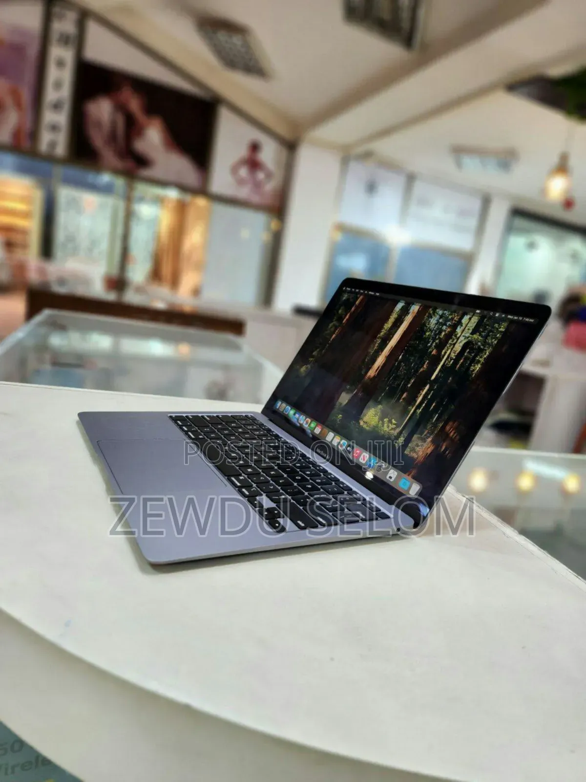 Laptop Apple MacBook Air 2020 8GB Intel Core I3 SSD 512GB