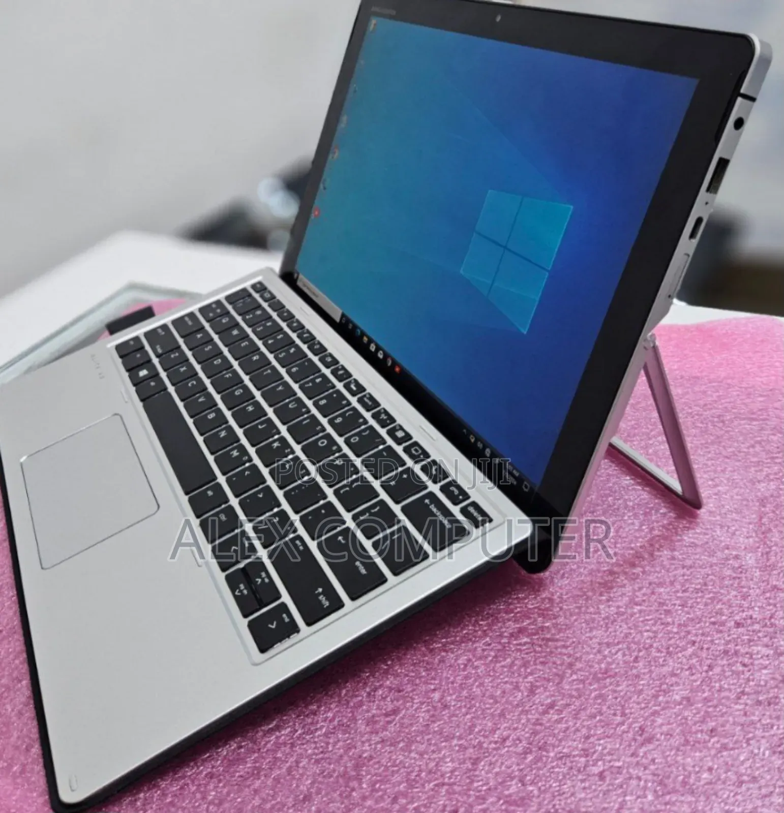 New Laptop HP X2 210 G2 8GB Intel Core i5 SSD 256GB