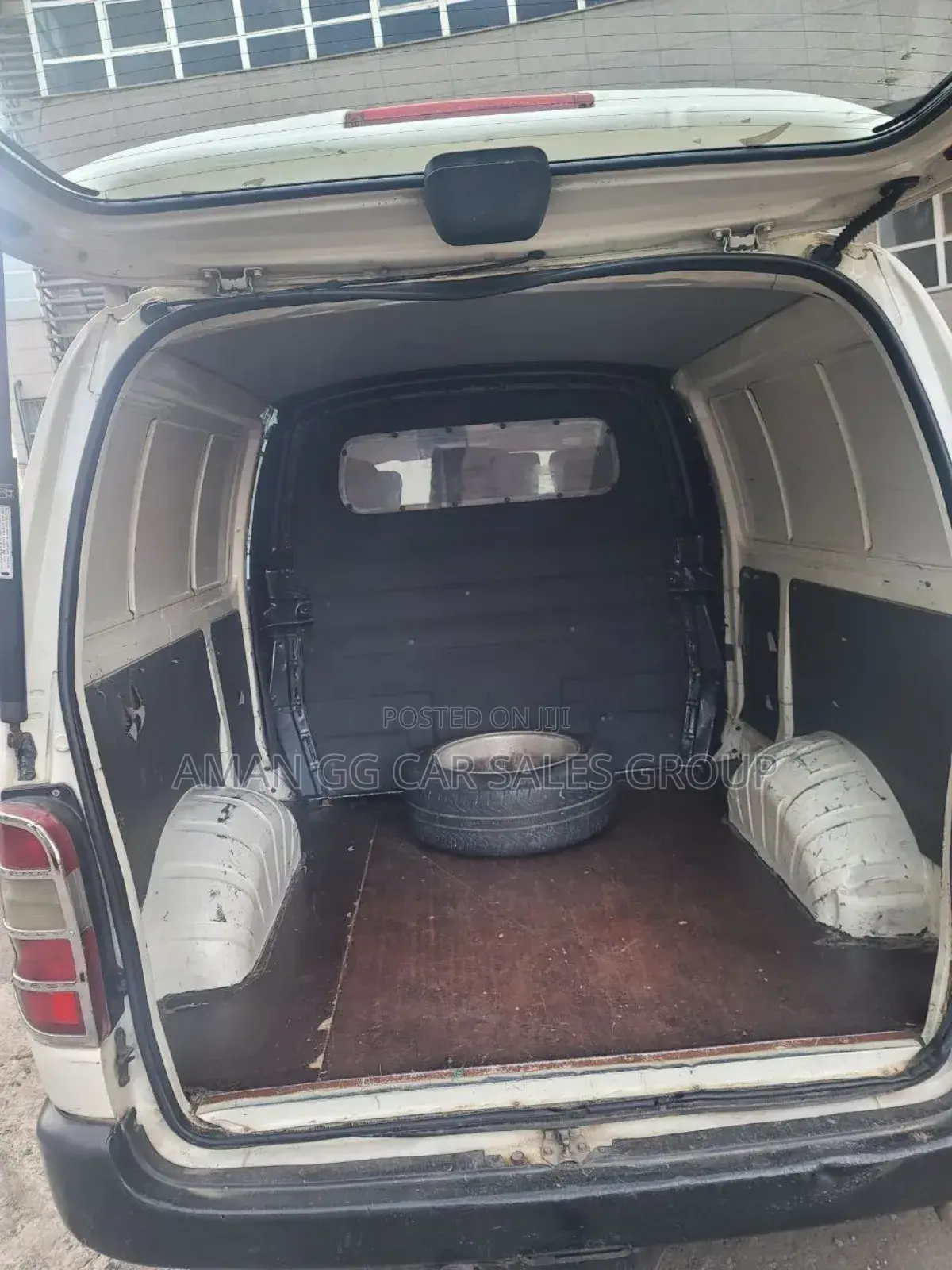 Toyota HiAce 2011 White