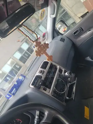 Toyota HiAce 2011 White