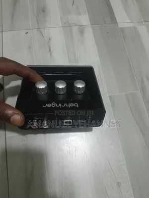 Behringer U-Phoria UM2