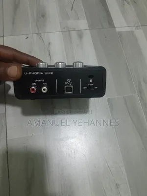 Behringer U-Phoria UM2