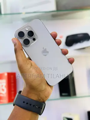 Photo - Apple iPhone 16 Pro 256 GB Silver