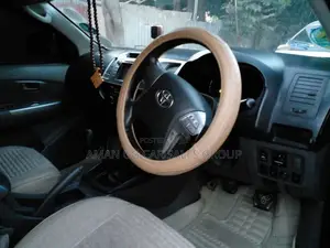 Photo - Toyota Hilux 2013 Silver