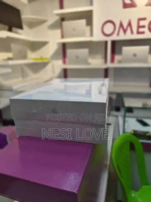 New Laptop Apple MacBook Air 2022 M2 16GB SSD 256GB