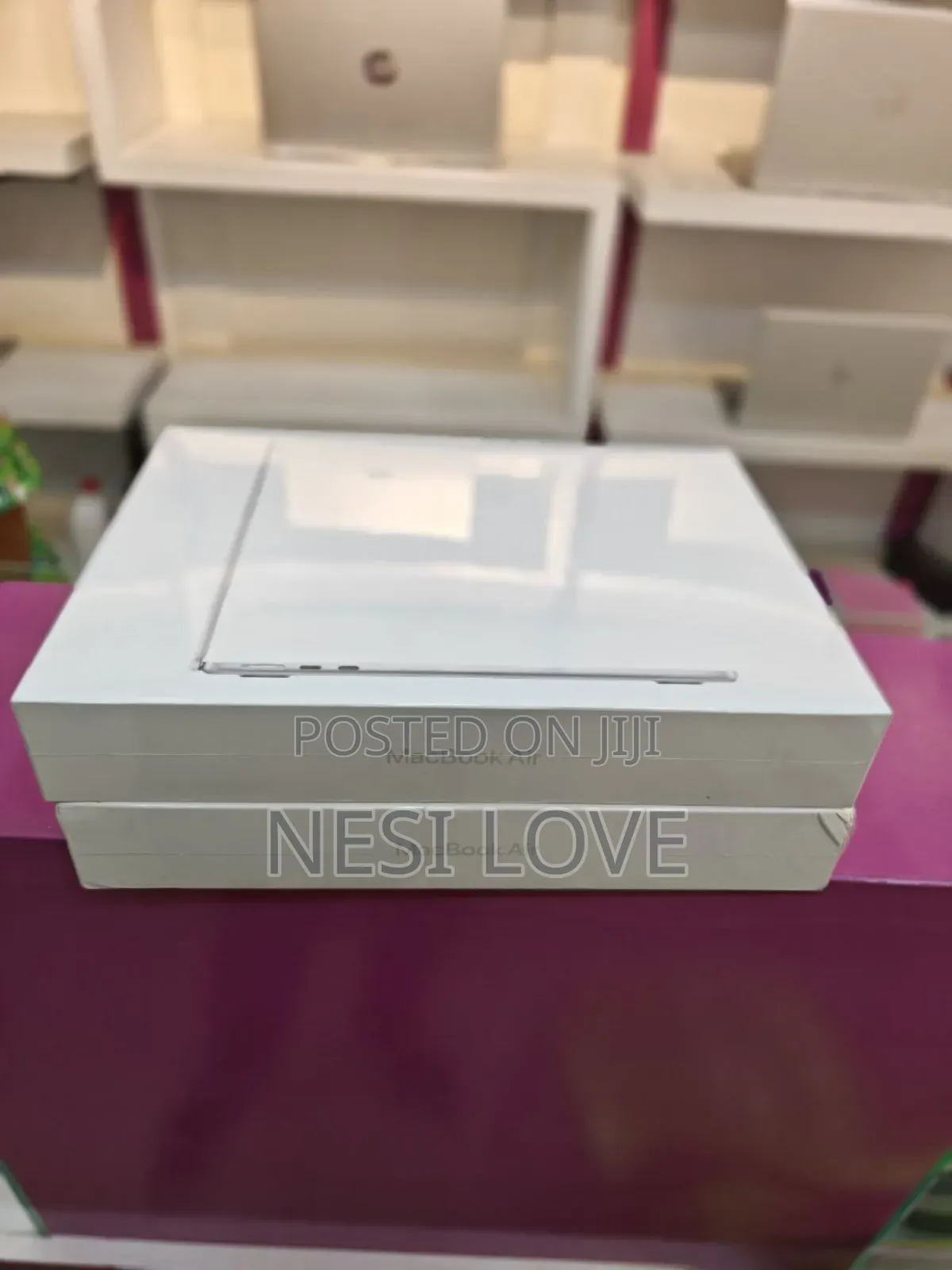 New Laptop Apple MacBook Air 2022 M2 16GB SSD 256GB