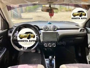 Suzuki Swift 2022 Silver