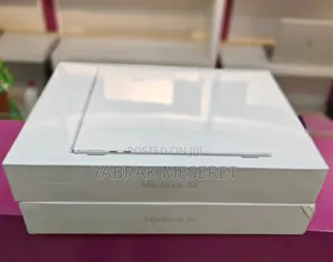 Photo - New Laptop Apple MacBook Air 2022 M2 8GB Apple M2 SSD 256GB