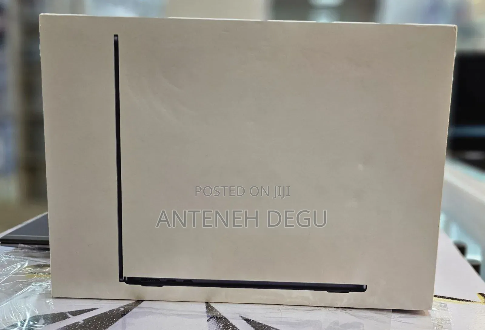 New Laptop Apple MacBook Air 2022 M2 8GB Apple M2 SSD 256GB