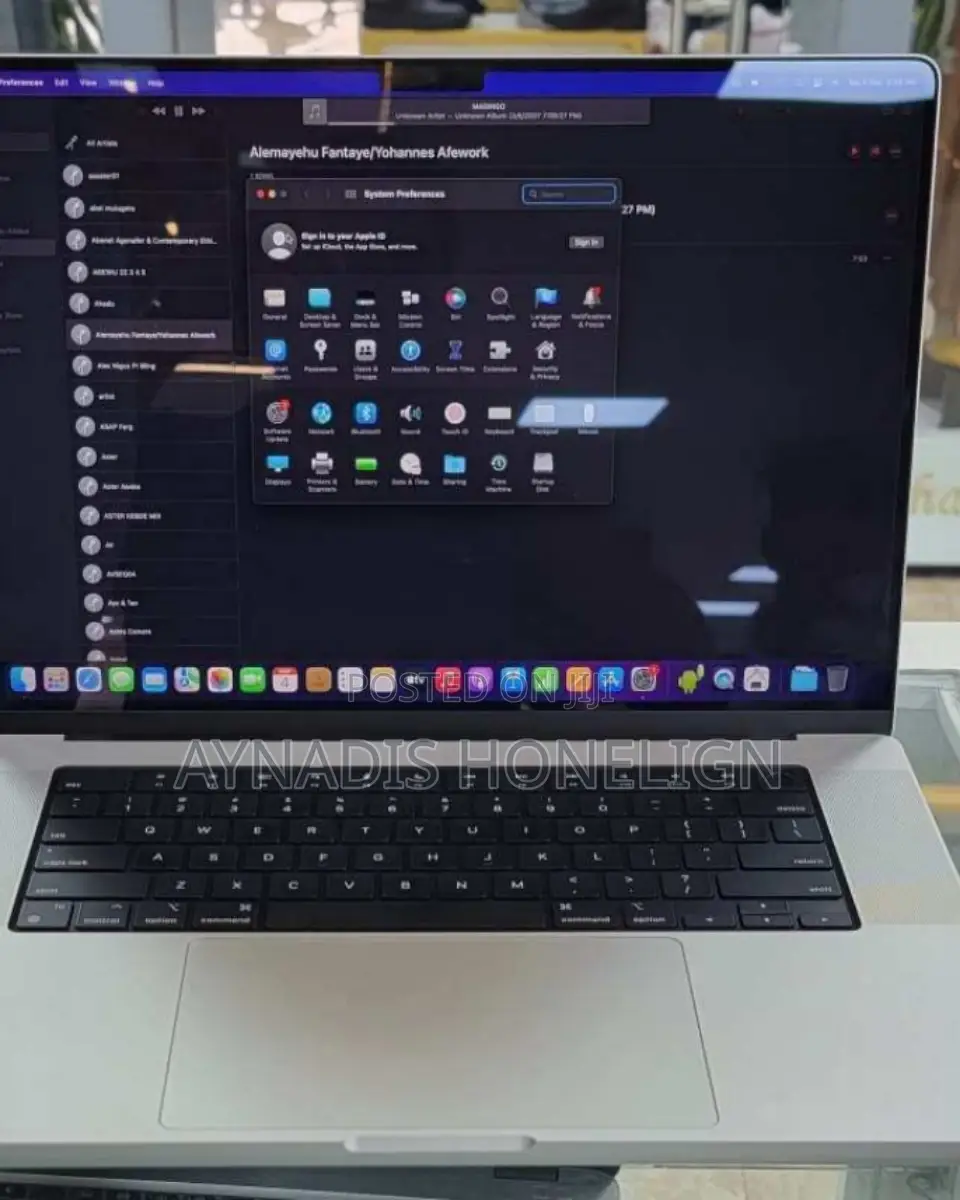 New Laptop Apple MacBook Pro M1 16GB Apple M1 Pro SSD 512GB