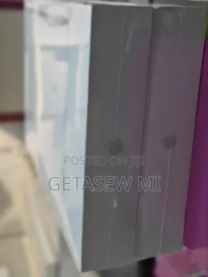 Photo - New Laptop Apple MacBook Air 2022 M2 8GB Apple M2 SSD 256GB