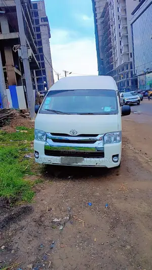 Toyota HiAce 2014 White