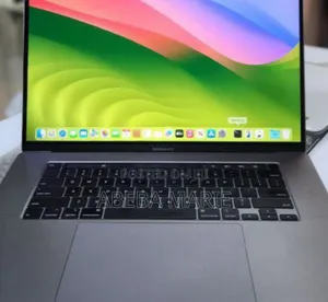New Laptop Apple MacBook Pro 2017 16GB Intel Core I7 SSD 512GB