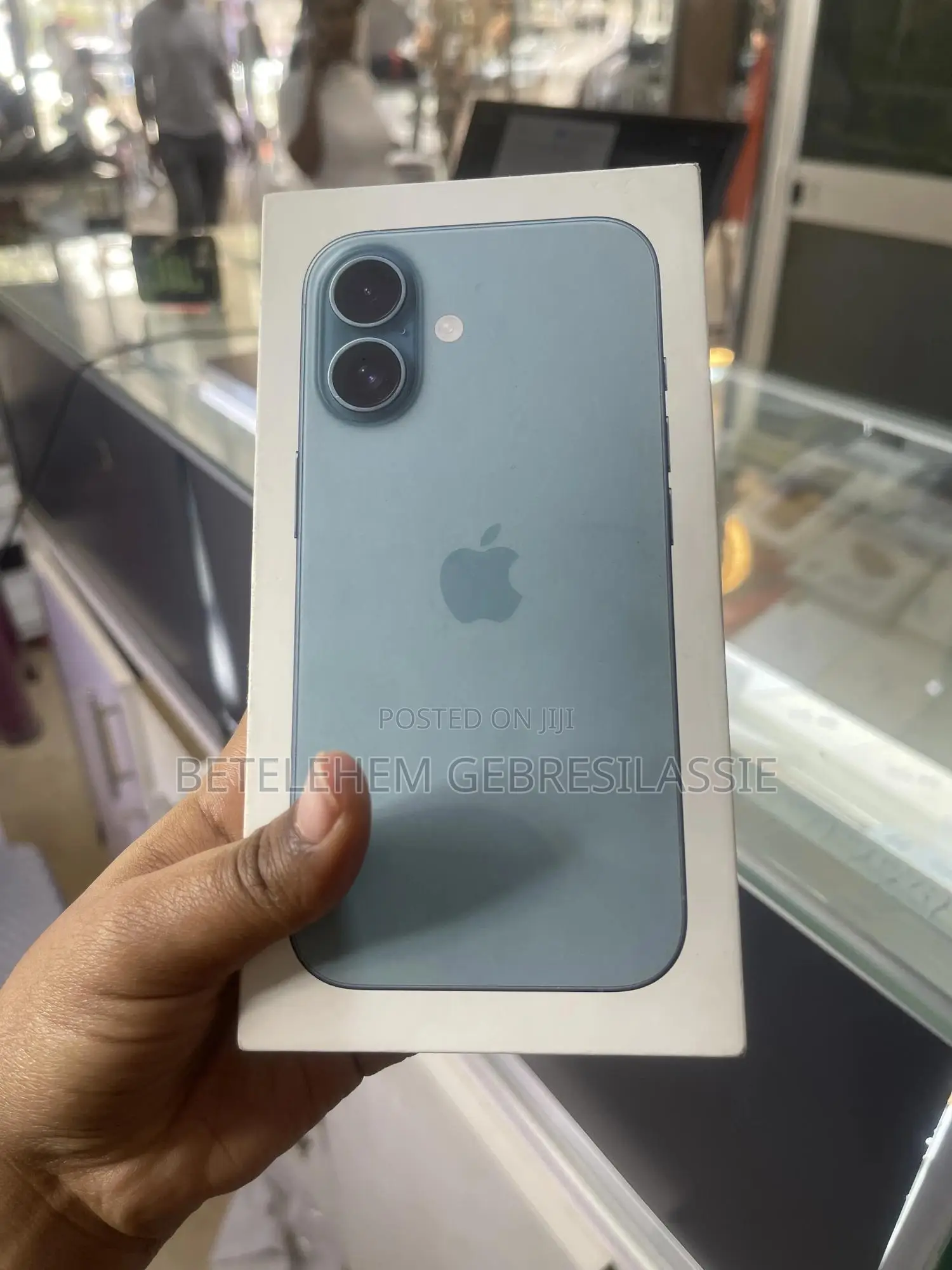 New Apple iPhone 16 128 GB Blue