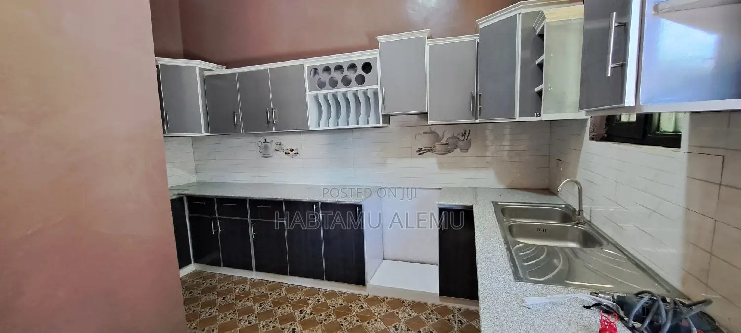 Furnished 5bdrm House in East Shewa for sale