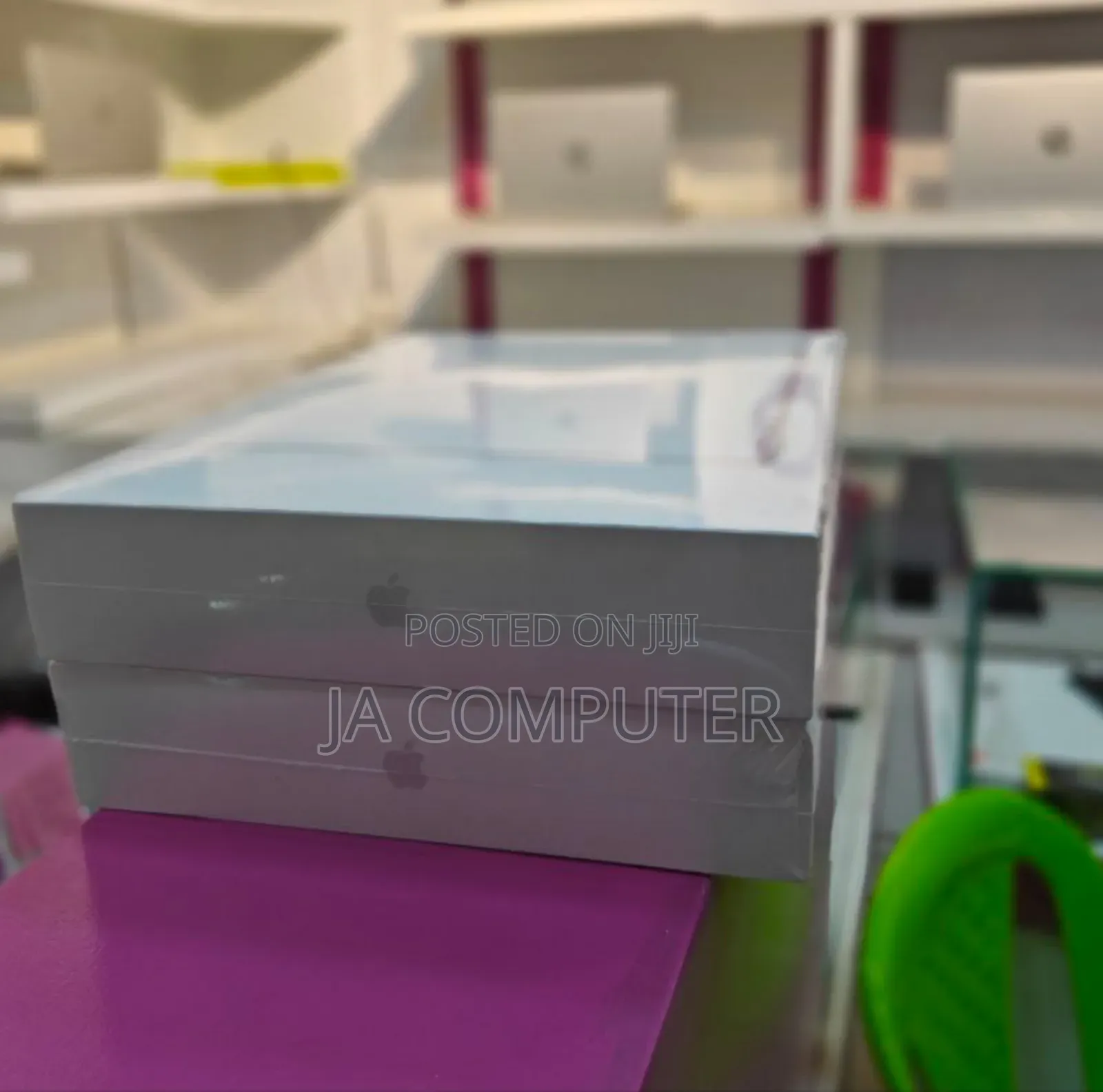 New Laptop Apple MacBook Air 2022 M2 8GB Apple M2 SSD 256GB