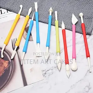 Double-Headed Fondant Cake Carving