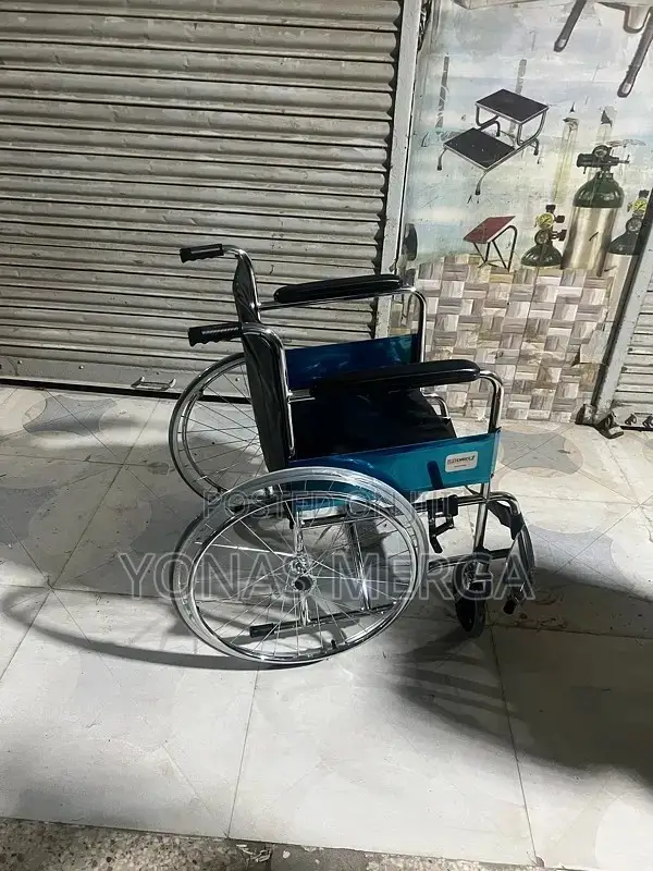 Stable Self-Propelled Wheelchair With 18cm Front Wheels