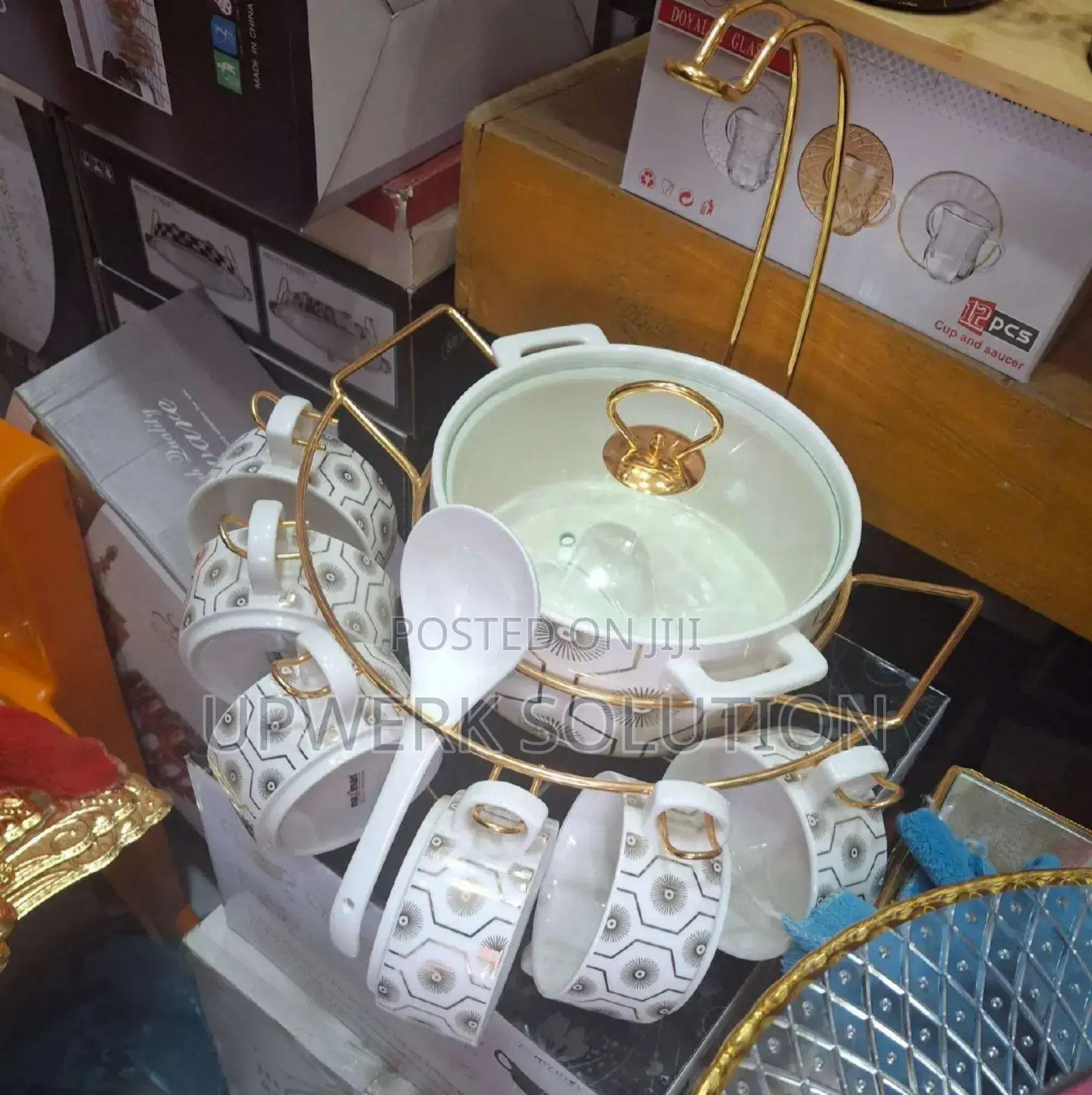 የሾርባና የገንፎ ማቅረቢያ ሙሉ ሴት