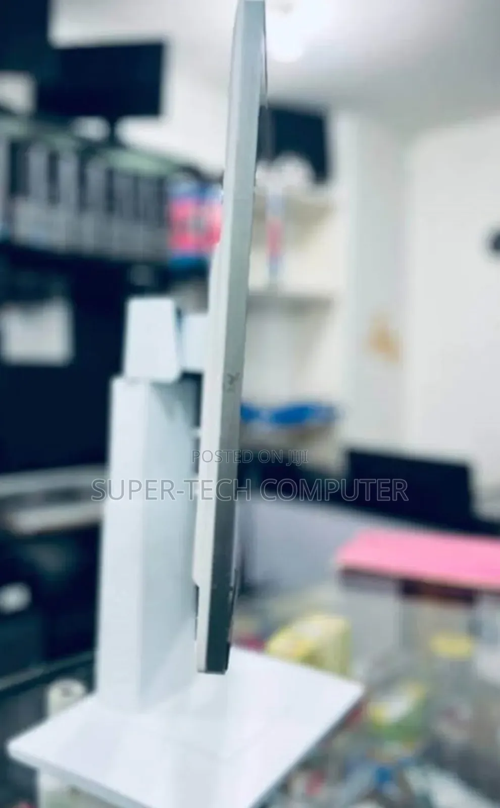 LG 27 Inch Frameless White Color Resolution Monitor